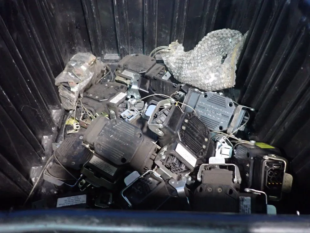 USED AMPHENOL P27779