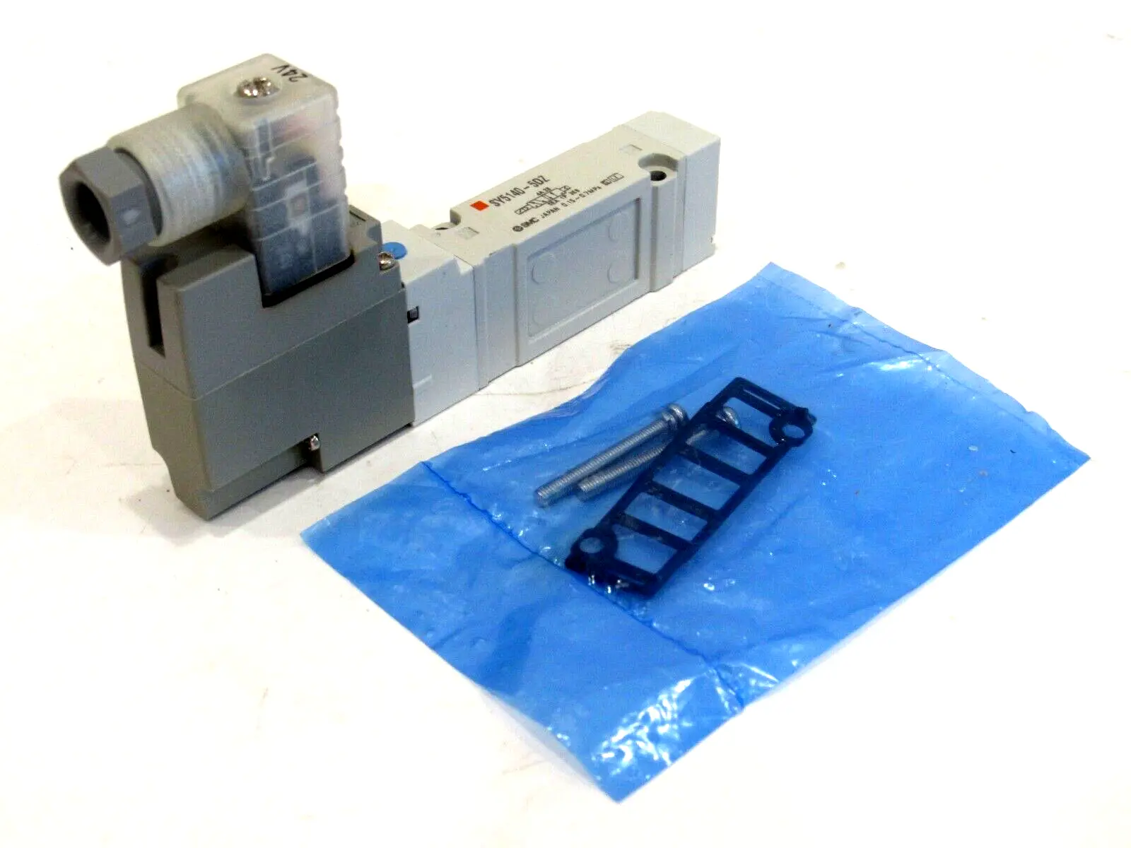 NEW SMC SY5140-5DZ SOLENOID VALVE SY51405DZ