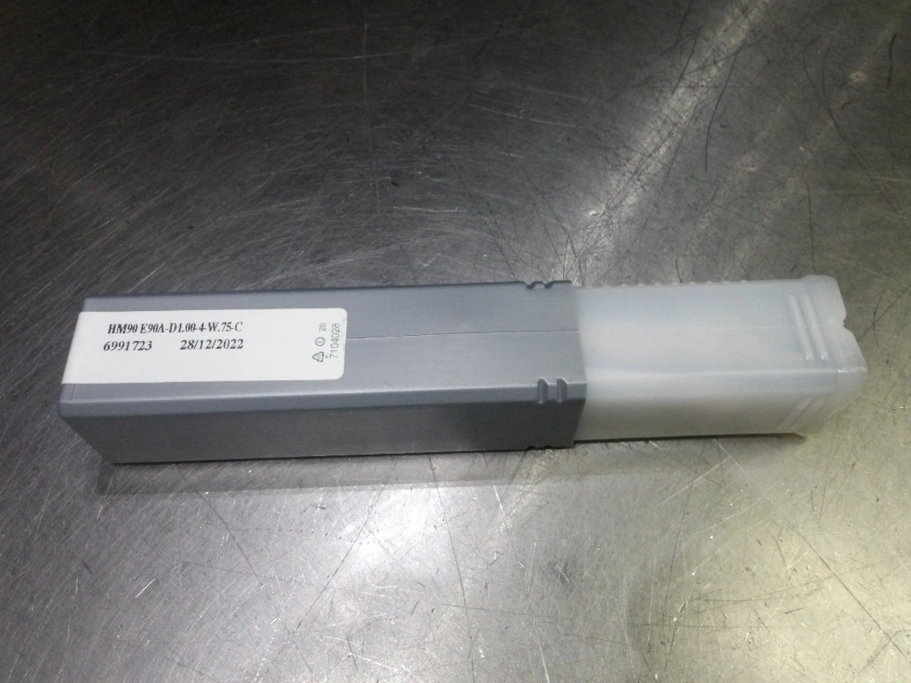 Iscar 1" 4 Flute Coolant Thru Endmill 3/4" Shank HM90 E90A-D1.00-4-W.75-C (LOC2859B)
