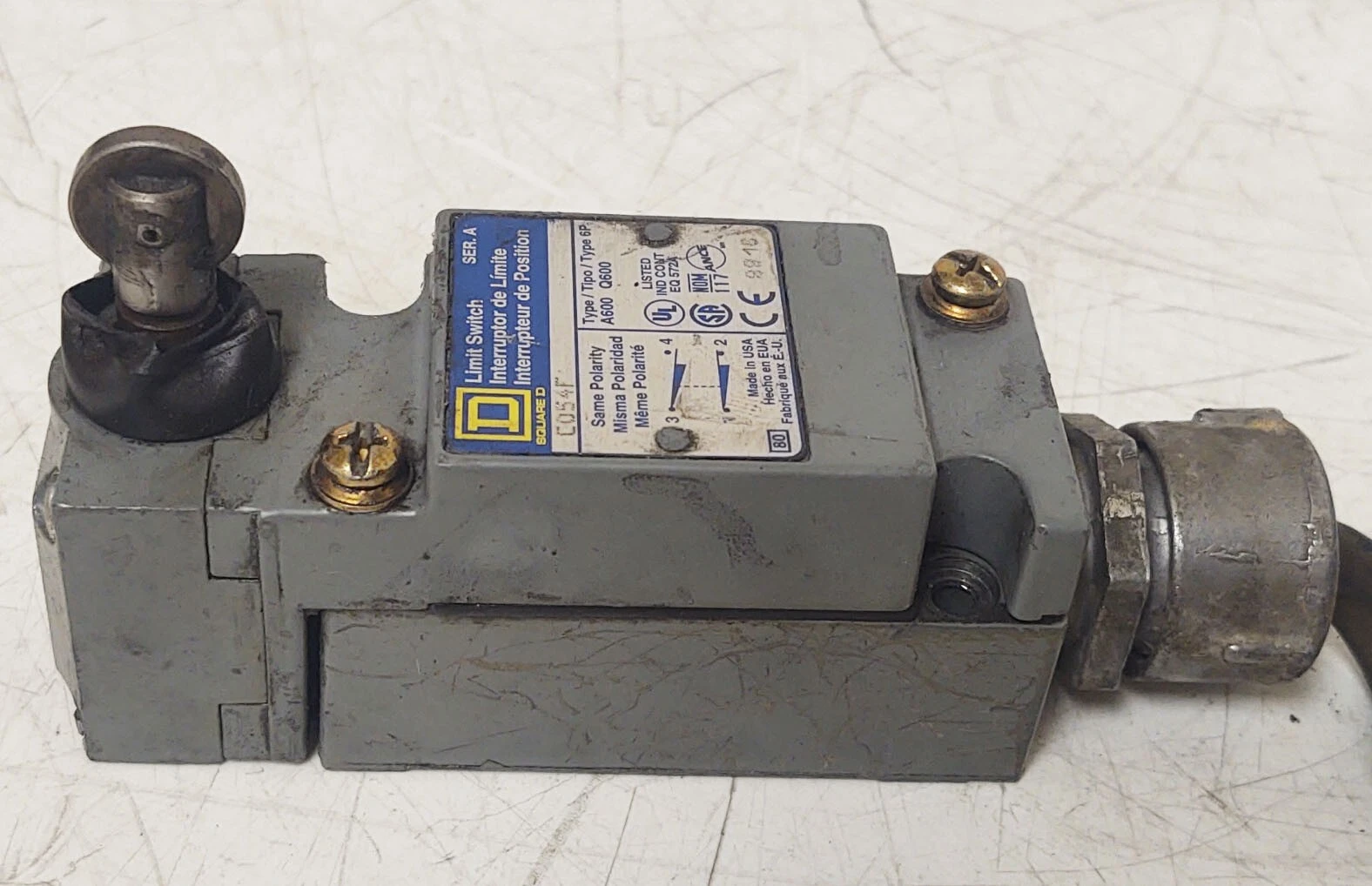 🔥NICE SQUARE D C054F Industrial Limit Switch, Roller Plunger View Pictures