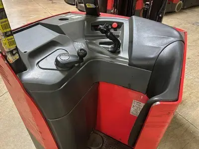 Used 2016 RAYMOND 425C35TT 3-Wheel Stand up Electric Counterbalance Forklifts Illinois US | Somerset Equipment Sales #1546203