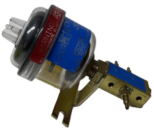 Johnson Controls V-6137-1 Air Switching Valve, 3-Way, 15 - 19 PSI [New]