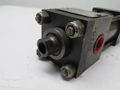 Used UNIVERSAL _UNKNOWN_ Pneumatic Cylinders | Arrow Industrial #633526