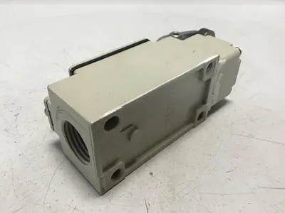 USED YAMATAKE LJA10-11A21N-003