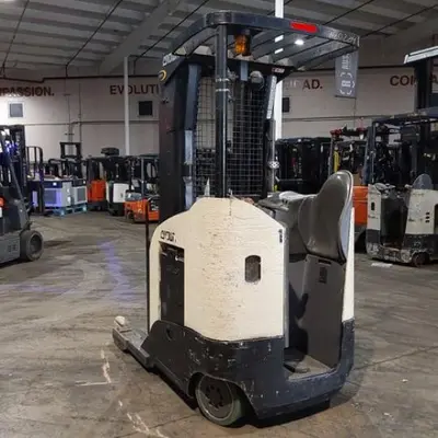 USED 2018 CROWN RR5725-45