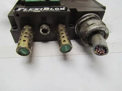 Flexiblok 5 Blocks w/ end caps and 4 numatics 081S Series Valves
