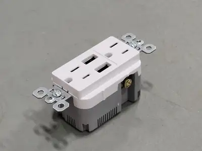 NEW LEGRAND TR5262USB-W