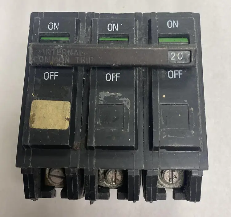 Used GE THQL32020 Circuit Breakers | Surplus Asset Holdings #1188967