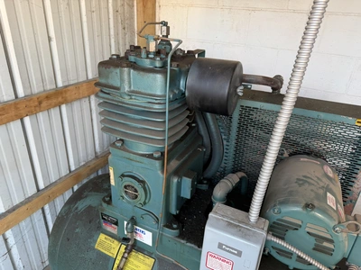 Used AIR SUPPLY CV97A11A352A Lubricated Reciprocating Air Compressors Michigan US | Miedema Asset Management Group #1390027
