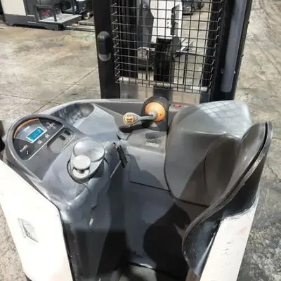 USED 2018 CROWN RR5725-45