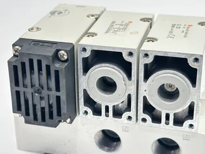 VP544-5DZ1-03N-M-X555 | SMC  Pneumatic Solenoid Valve Manifold Soft Start 3/8" NPT - For parts or not working