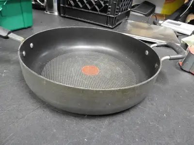 Used Isaac Peoria Used T-Fal Essentials Giant Family Frypan 12"x3" C IP Pans Illinois US | Falcon Restaurant Supply #1376599