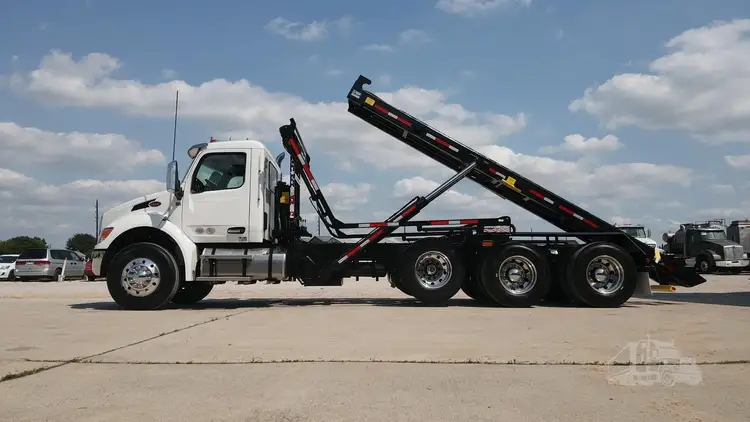 New | in-Stock 2027 PETERBILT 548 Rolloff Trucks Texas US | Roll Off Truck World #1492013