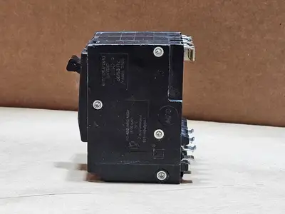 USED SQUARE D QO3100VH