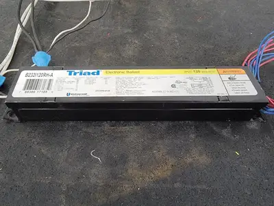 USED UNIVERSAL LIGHTING B232I120RH-A