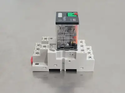 NEW SCHNEIDER ELECTRIC 783XCXM4L-24A