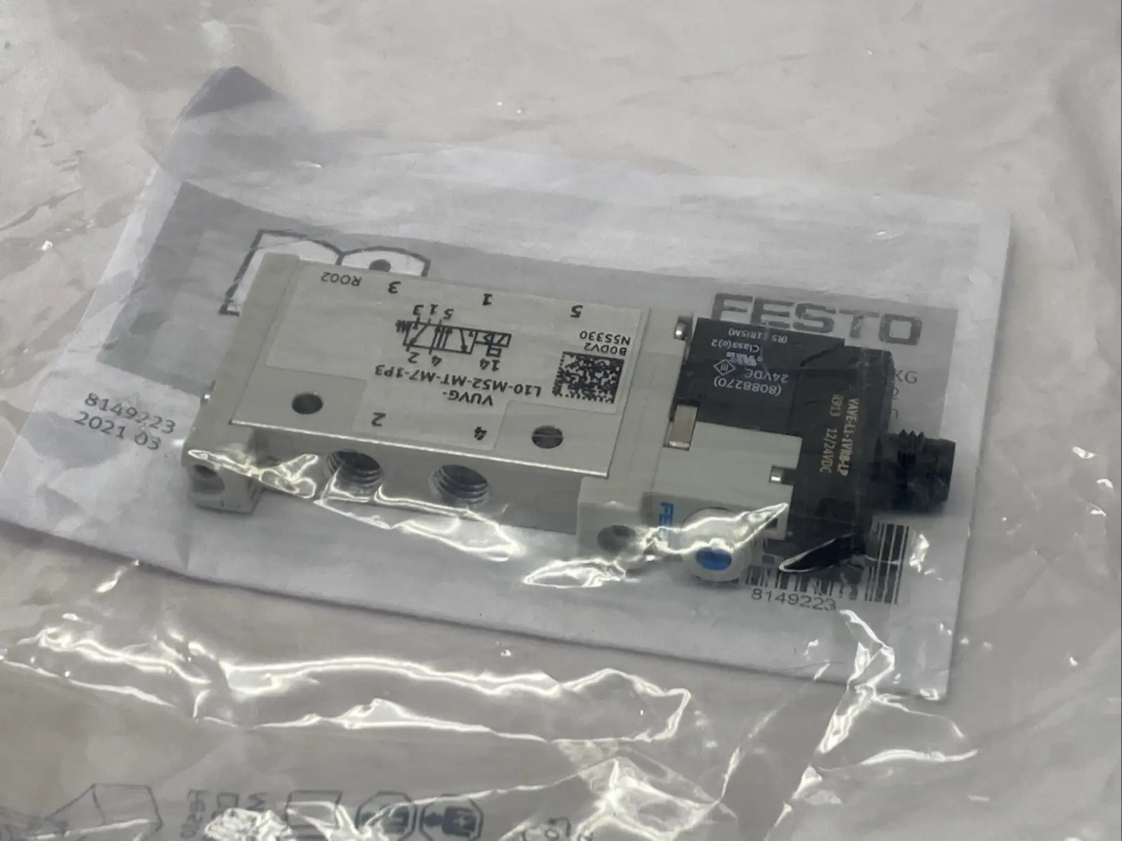 VUVG-L10-M52-MT-M7-1R8L, 8031485 | Festo VUVG-L10-M52-MT-M7-1R8L Pneumatic Solenoid Valve 8031485 - New
