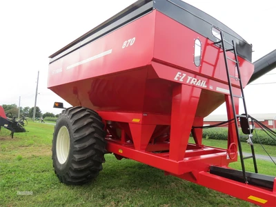 New | in-Stock 2025 E-Z TRAIL 870 Grain Carts Pennsylvania US | Zimmerman Farm Service #1409827