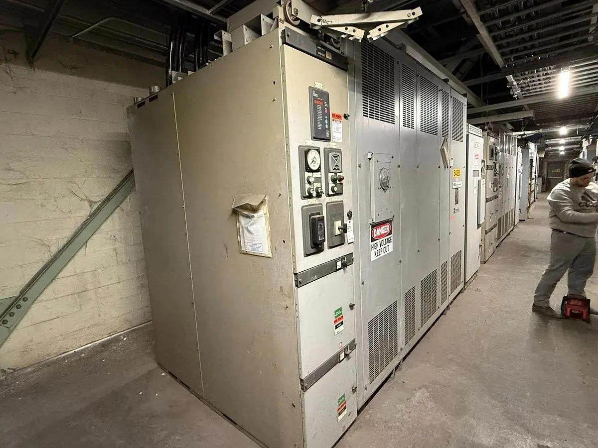 ABB CUTLER HAMMER 2500/3333 kVA 13800 Delta to 600Y Dry Type Transformer W/ GEAR