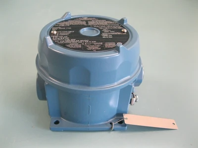 1/2" United Electric Controls J120-173 Pressure Switch 250VAC 4-100PSI NEW D17