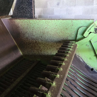 2010 SCHULTE 2500 GIANT Rock Picker | Iron Listing (48)