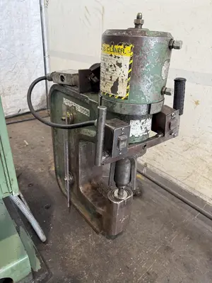 70 TON FRANKLIN HYDRAULIC C FRAME HYDRAULIC WEB PUNCH. STOCK # 0887225