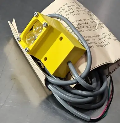 BANNER SM81R VALU-BEAM OPPOSED-MODE MODULATED LED SENSOR. Loc5D9