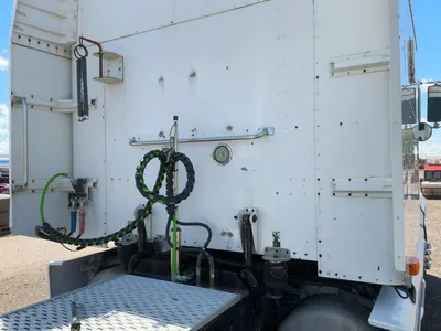 USED 2011 PETERBILT 386