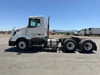 Used 2011 VOLVO VNL64T300 Conventional trucks California US | Ben Kaplan Equipment #1250886