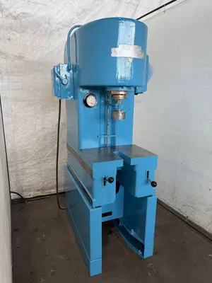 USED DENISON FG8C02