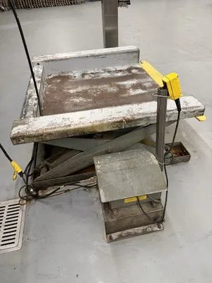 _UNKNOWN_ Floor level lift Dumpers & Lifts | Envoy Equipment LLC (4)