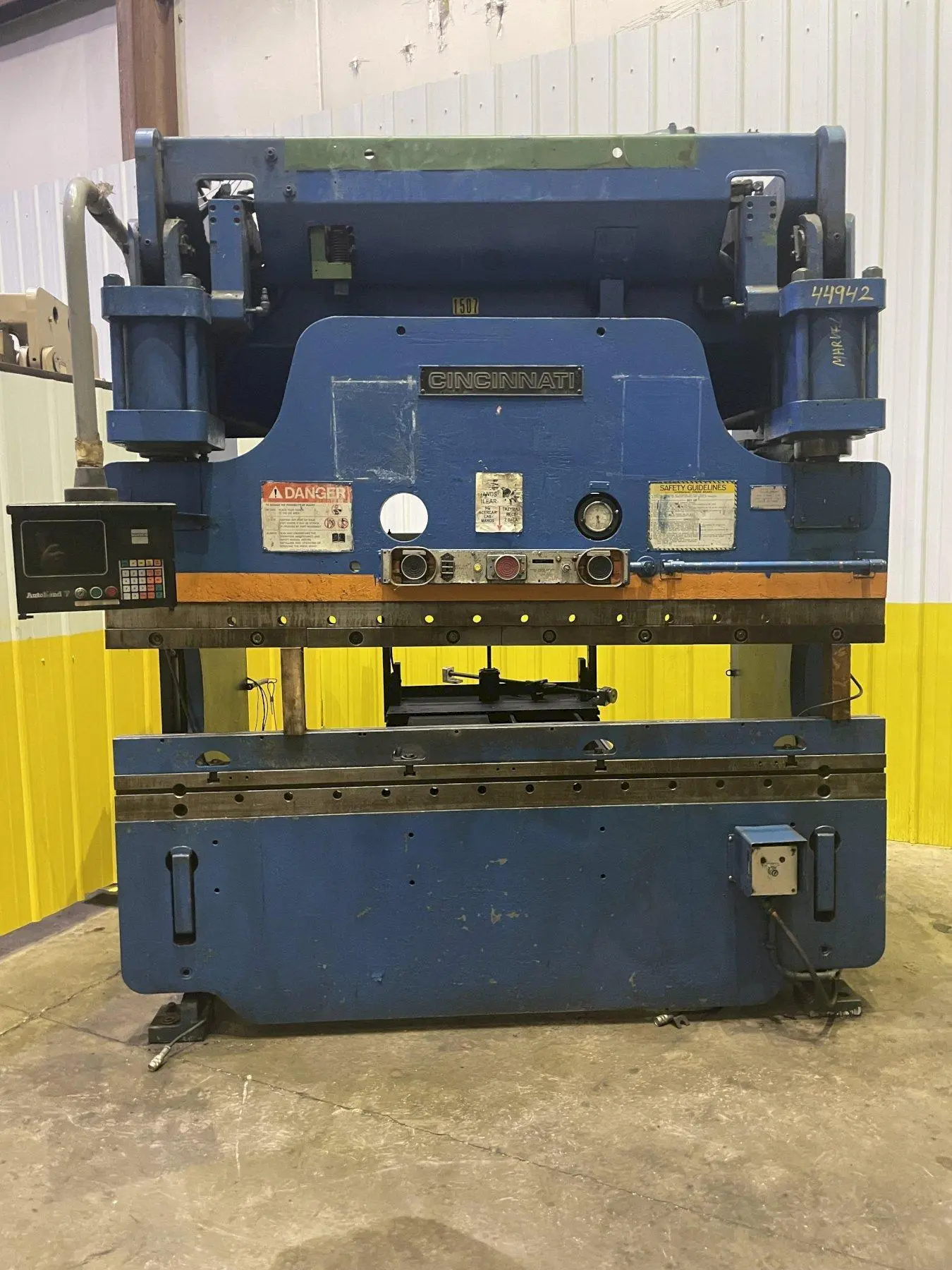 135 TON X 8' CINCINNATI HYDRAULIC PRESS BRAKE: STOCK #15770