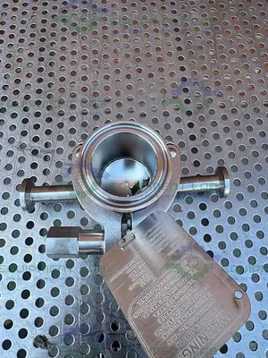 USED BS&B GR-C SAFETY HEAD 1 1/2" FITTING W/ 45 PSIG RUPTURE DISC,  1/2" TEE FITTING