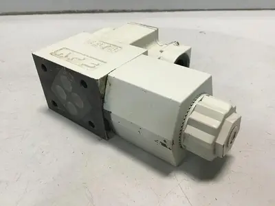 USED YUKEN DSG-01-2B2-D24-5079-L