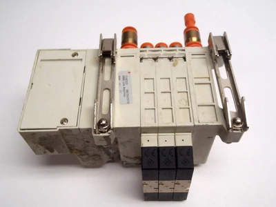 VQC1400N-5 | SMC Manifold Assembly W/  Press 0.1-0.7MPa - Used