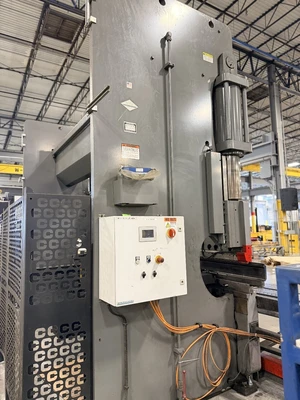 2017 CINCINNATI 230PF+12 Press Brakes | Tight Tolerance Machinery (6)