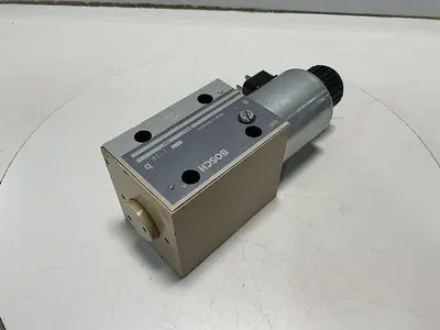 USED BOSCH 0 810 001 825