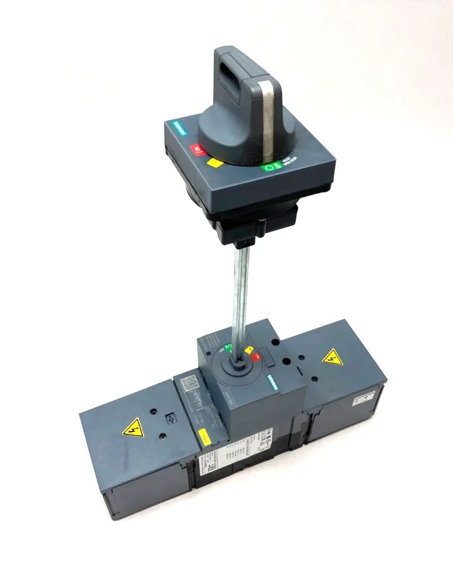 USED SIEMENS LOW-VOLTAGE CIRCUIT BREAKER 3-POLE W/ DOOR MOUNT ROTARY OPERATOR