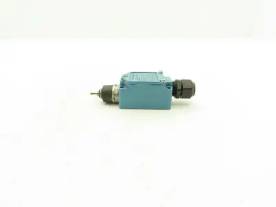 Honeywell SZL-WL-K-N Limit Switch Plunger Style 10A 300VAC/ 6A 24VDC
