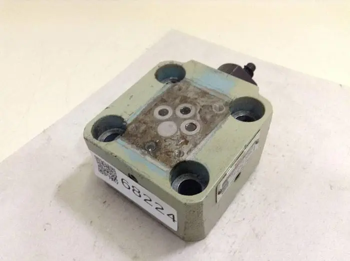 Used NACHI HLC-08-3C2-S-9916A Valves/Fittings Michigan US | Ideal Machinery #578360