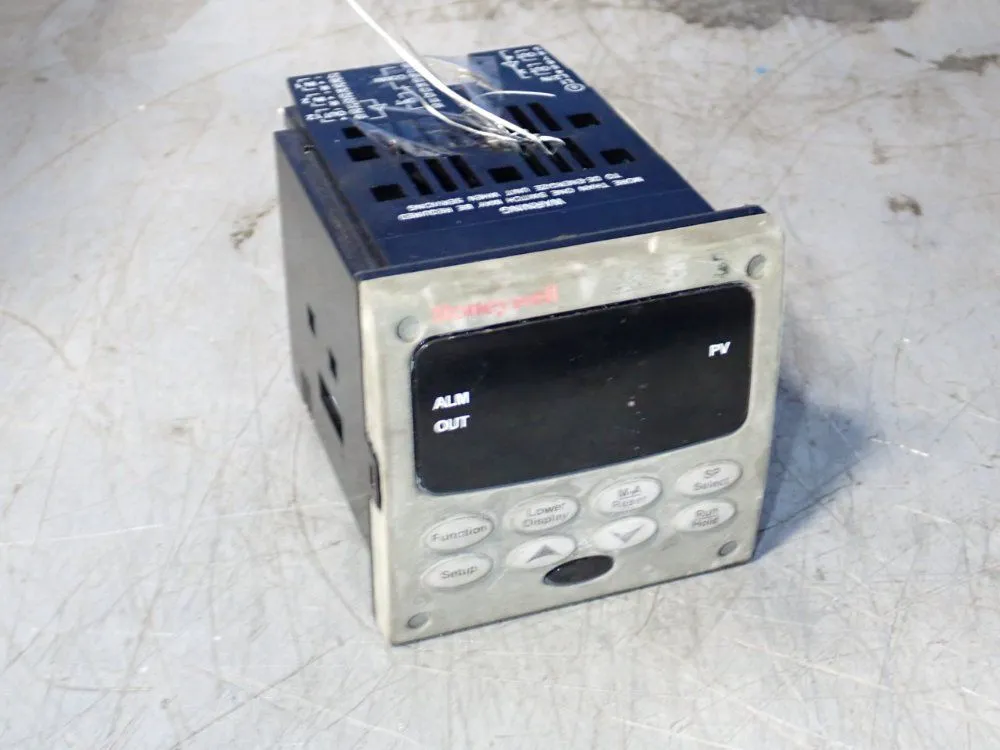 Used HONEYWALL DC2500EB0L0010000000000 Temperature Controls Ohio US | HGR 24 #1132091