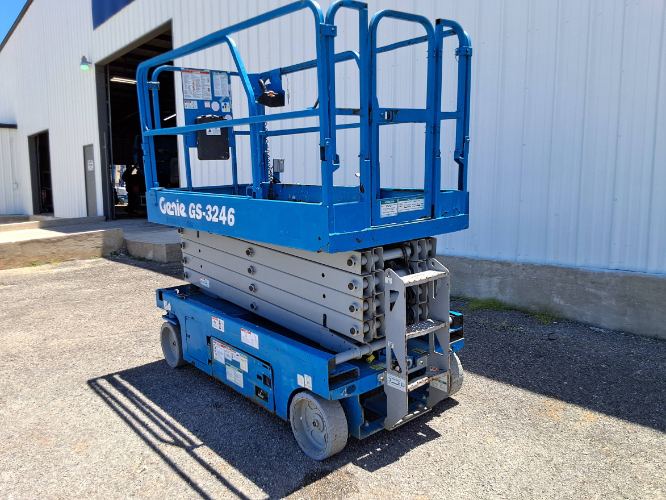 USED 2018 Genie GS-3246