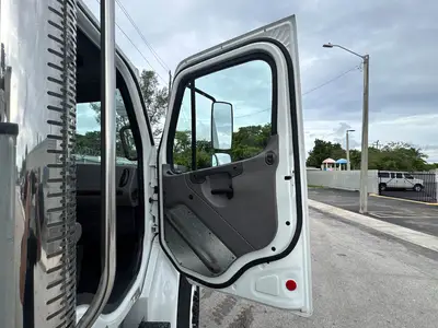 Used 2019 FREIGHTLINER M2 106 Tractors & Trailers Florida US | Truck and Van Outlet #1506263