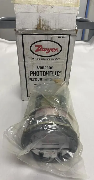 New | in-Stock DWYER 3015-LT Miscellaneous Equipment (Electrical & Power) | Surplus Asset Holdings #1192588