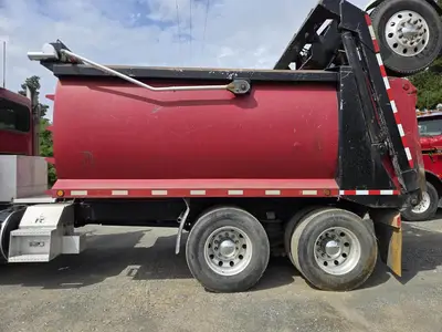 USED 2014 PETERBILT 365