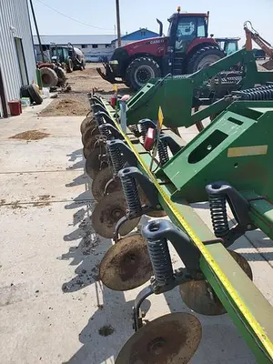 USED JOHN DEERE 2700
