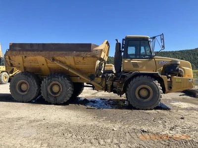 Used 2010 DEERE 250D II Articulated Dump Trucks New York US | Beck Equipment #1509274