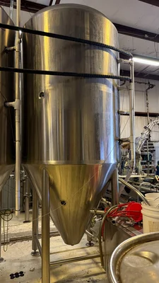 30 BBL (930 Gallon) Unitank Fermenter – Glycol Jacketed & Insulated