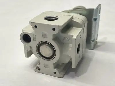 USED SMC PNEUMATIC PRECISION REGULATOR 1/4" NPT