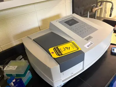 Used _UNKNOWN_ _UNKNOWN_ Spectrophotometer (UV-Vis, Fluor) Ohio US | Myron Bowling Auctioneers Inc #1504607